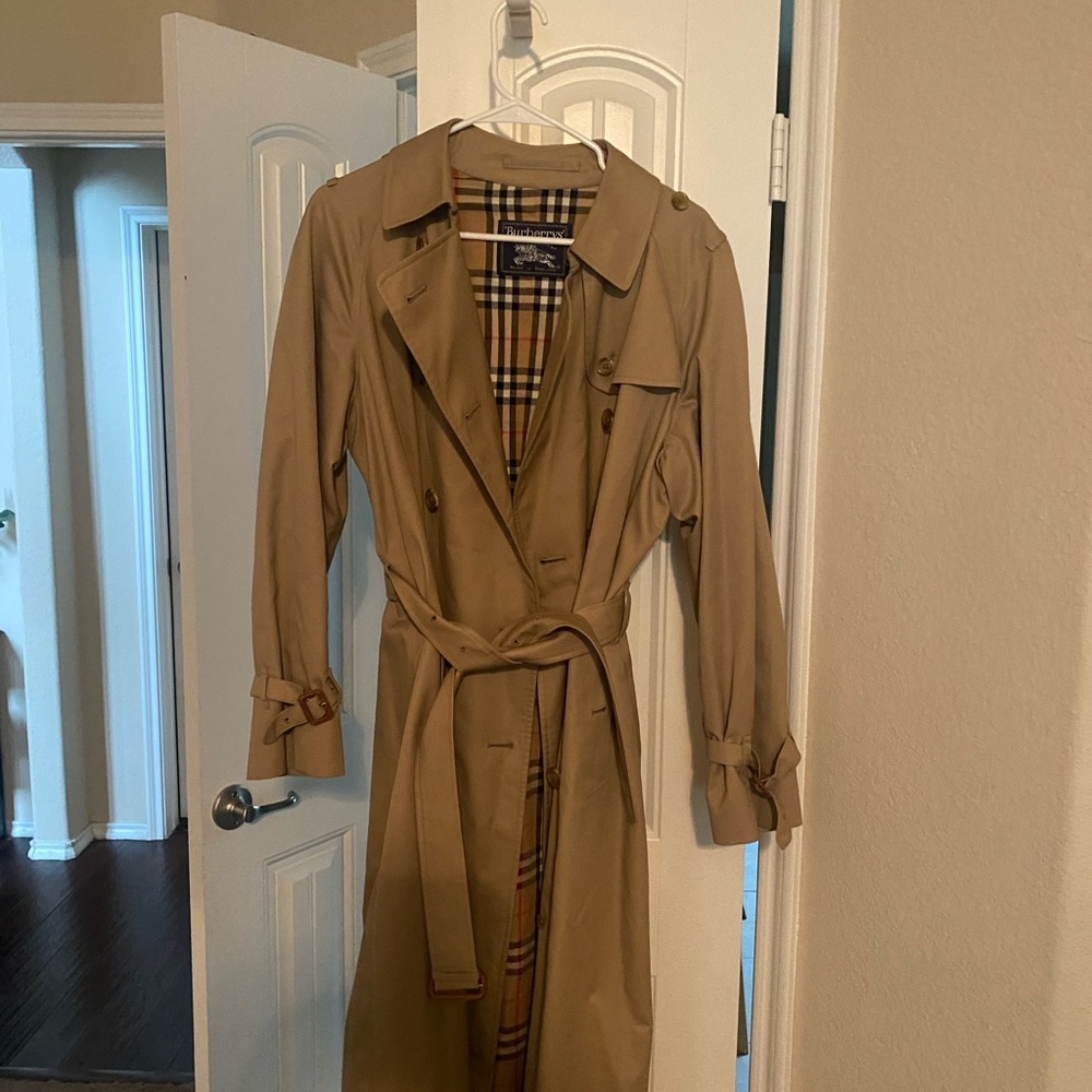 Burberry Trench Coat -NBW